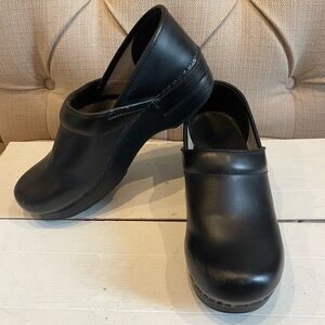 Dansko Professional Women's Black Leather Clogs Size US 8.5-9 EU 39